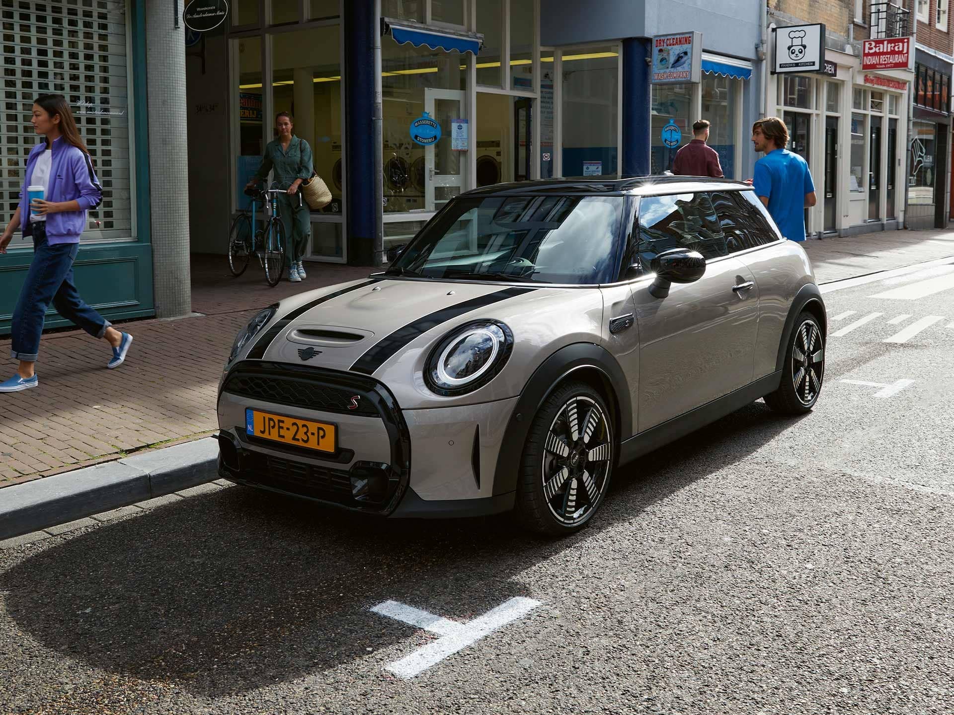 MINI 3 Portas – cinza e preto – design